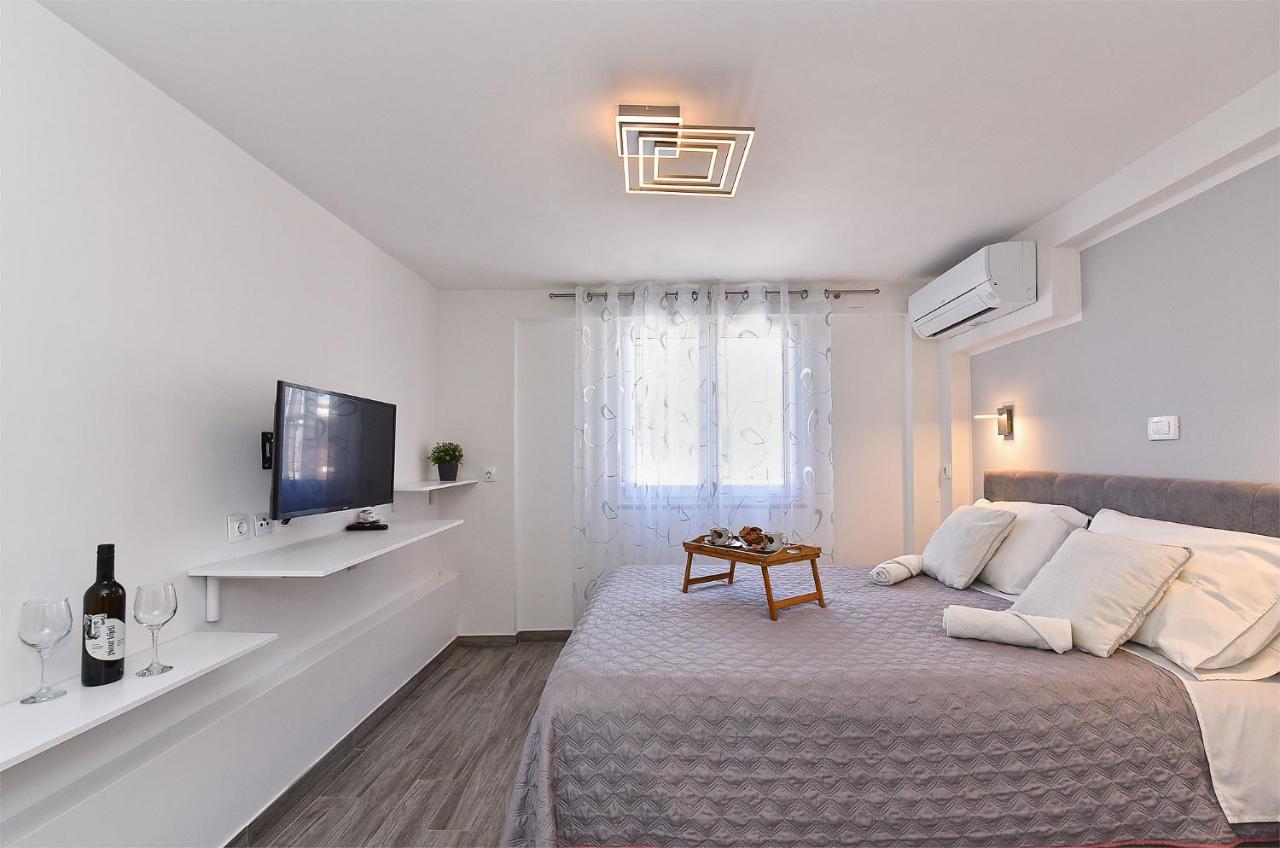 מדולין Double Room With Pool 2261 מראה חיצוני תמונה